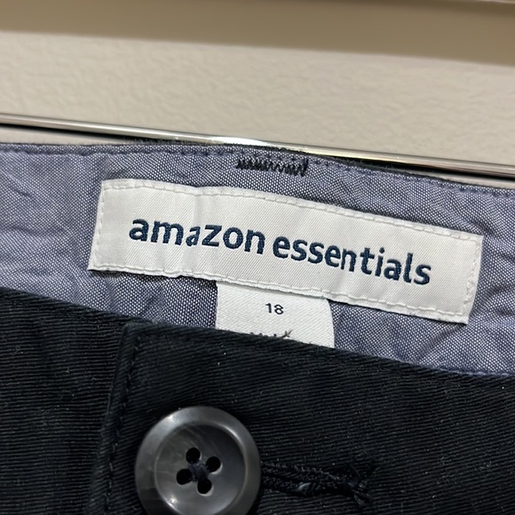 Amazon Essentials Black Shorts Size 18 - Picture 3 of 5